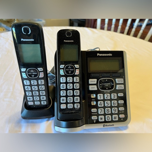 Panasonic KX-TGF570 Bluetooth Cordless Phone Answering Machine System - Picture 12 of 14